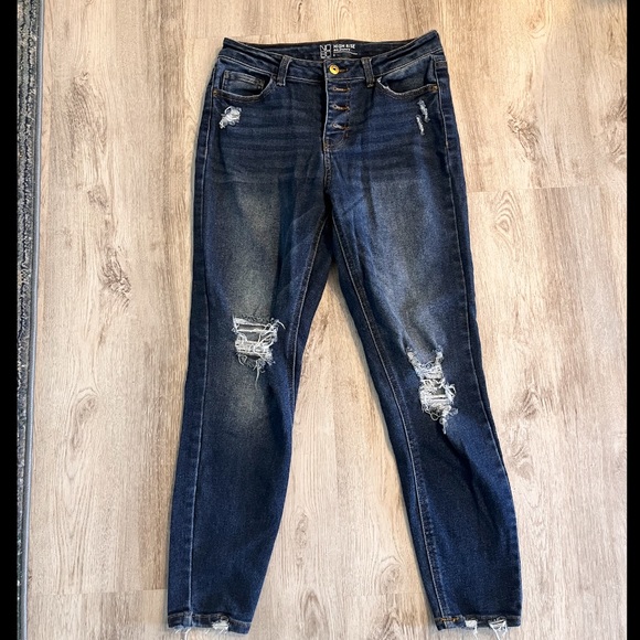 Denim - NWOT Dark Denim High Waisted Ripped Knee Jeans
